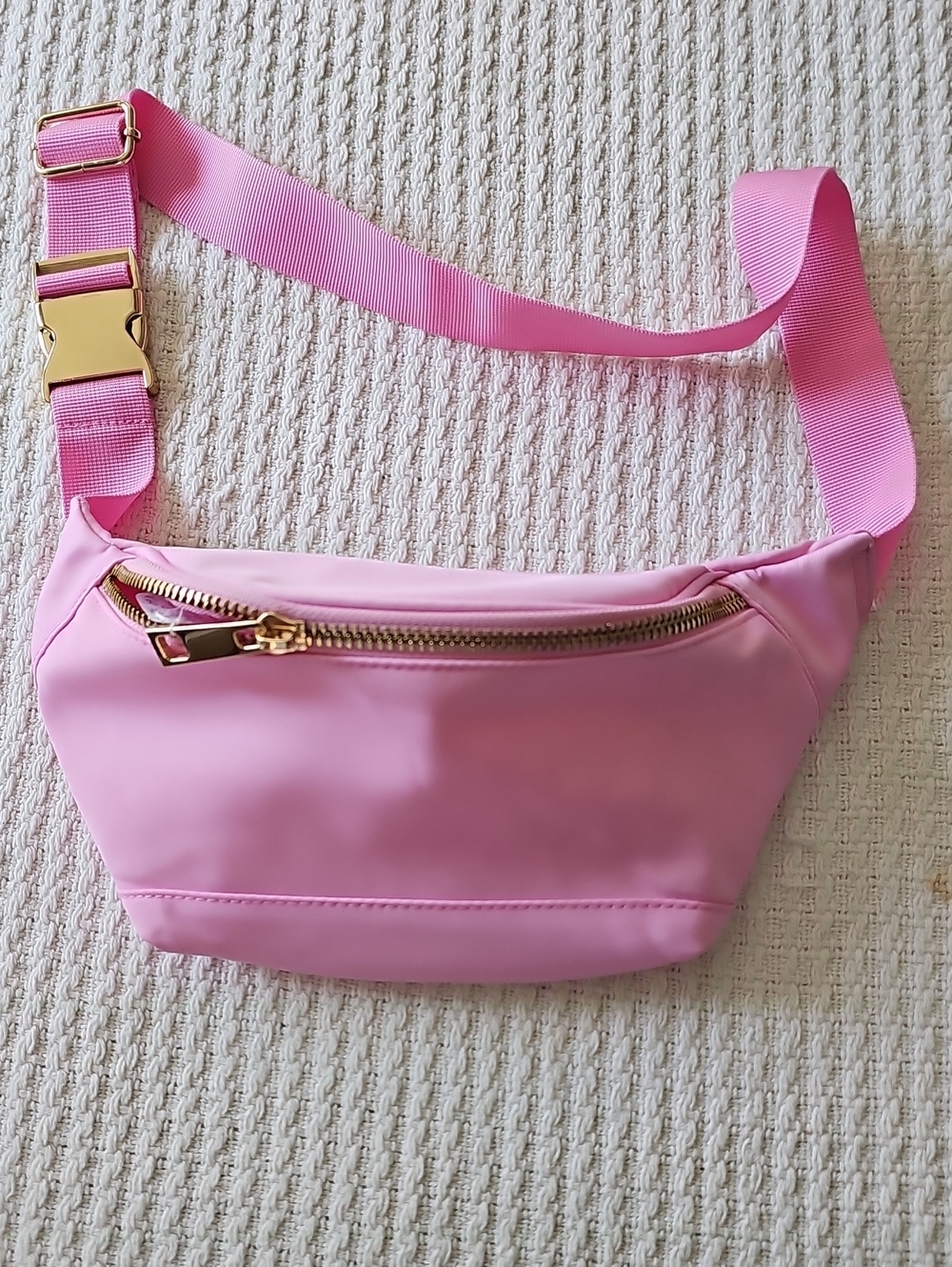 Source Unknown Pink Crossbody Belt Bag with Gold Hardware